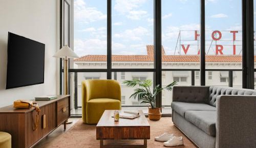 One-Bedroom Apartment with Balcony