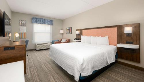 King Room with King Bed - Non-Smoking