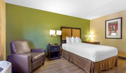 Queen studio with 1 Queen Bed - Disability Access/Non-Smoking