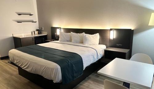 Queen Room - Disability Access - Non-Smoking