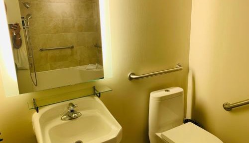 Deluxe Room with One King Bed - Includes $45 in resort activity dollars