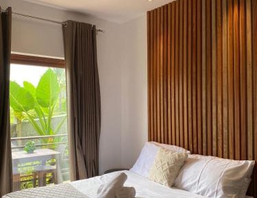 Deluxe Queen Suite