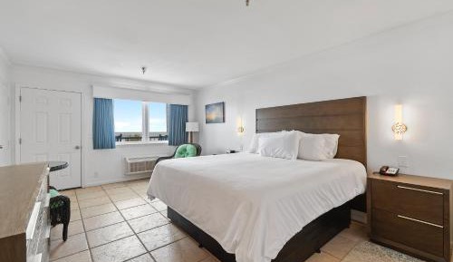 Standard King Room with Ocean Front View