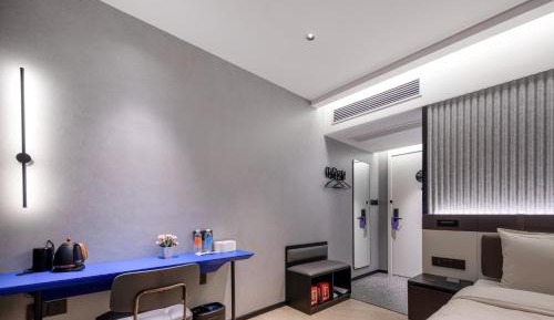 Light Twin Room