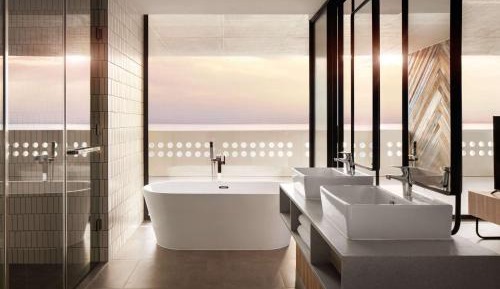Executive Suite with One Double Bed and Two SingleBeds - Ocean View