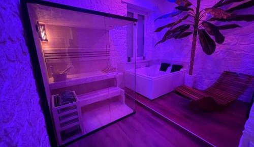 King Room with Spa Bath
