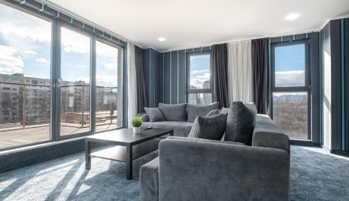 Deluxe King Suite