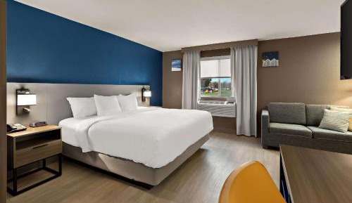 One-Bedroom King Suite with Spa Bath
