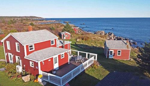 Three-Bedroom Holiday Home 