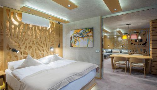 Luxury Panorama Apartment with Water and Sauna World Access