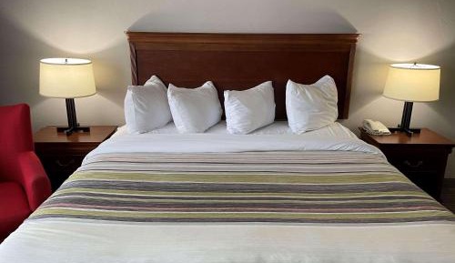 One-Bedroom King Suite - Disability Access