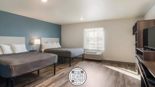 Queen Suite with Two Queen Beds and Tub - Disability Access/Non Smoking