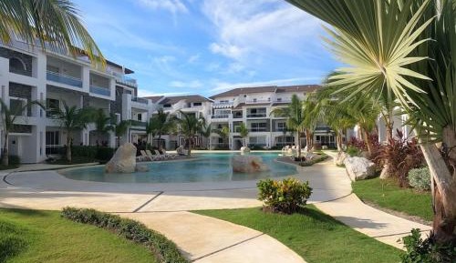 Apartment with Pool View 