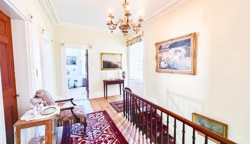 Deluxe Queen Suite