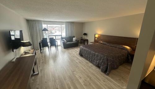 Deluxe Room (2 Adults + 1 Child)
