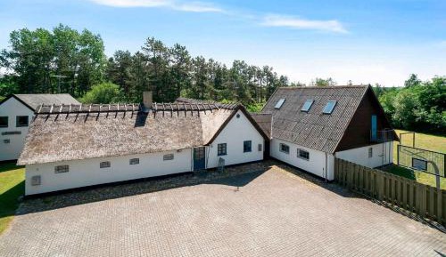 Thirteen-Bedroom Holiday home