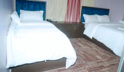 Deluxe Double Room (2 Adults + 1 Child)