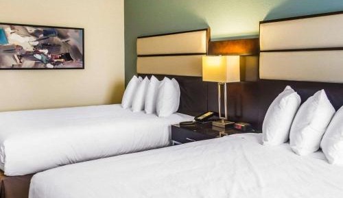 Queen Room with Two Queen Beds - Smoking