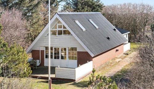 Three-Bedroom Holiday Home 