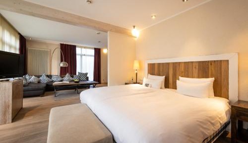 Deluxe Suite with Spa Bath