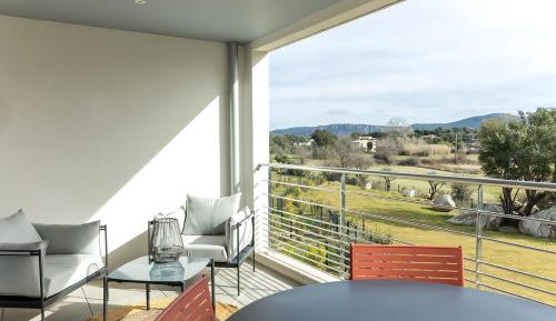 Apartment with Garden View
