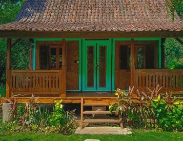 Bungalow with Garden View