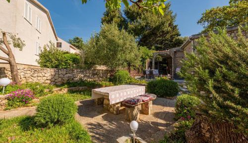 One-Bedroom Holiday Home