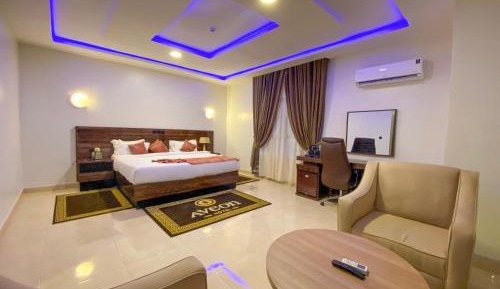 Deluxe Room (2 Adults + 1 Child)