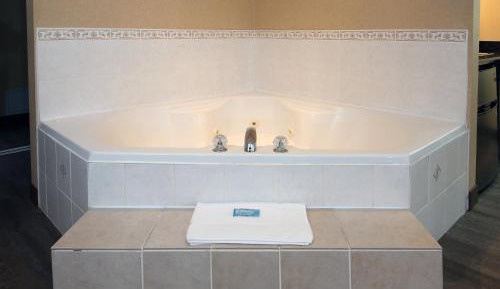 Superior King Suite with Spa Bath