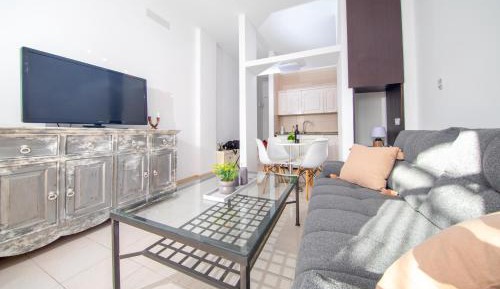 Apartment with Pool View 
