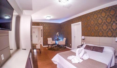 Queen Suite with Spa Bath