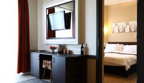 Family Room (2 Adults + 2 Children)