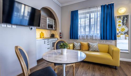 Studio (2 Adults)