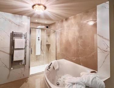Double Room with Spa Bath