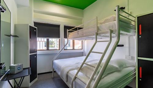 Private Room (Queen + Single) with Shared Bathroom