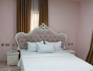 Standard Queen Room