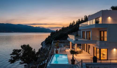 Villa - Beach Front