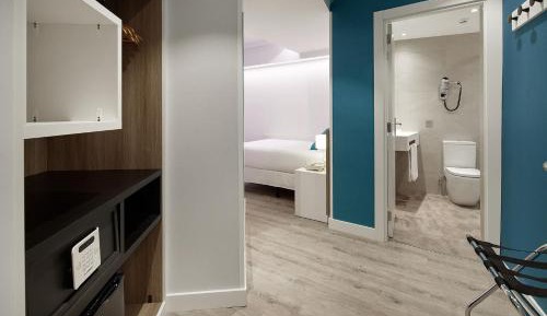 Single Room - Interior Facing