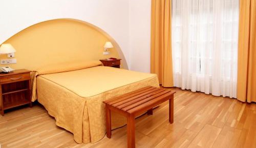 Classic Queen Room