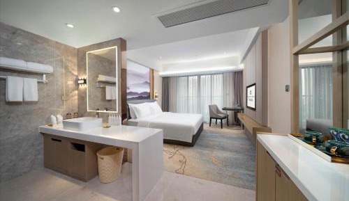 Deluxe Queen Room