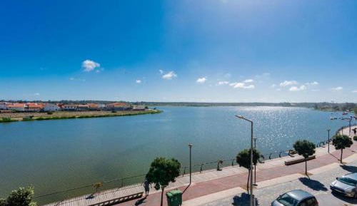 Apartment with Lake View