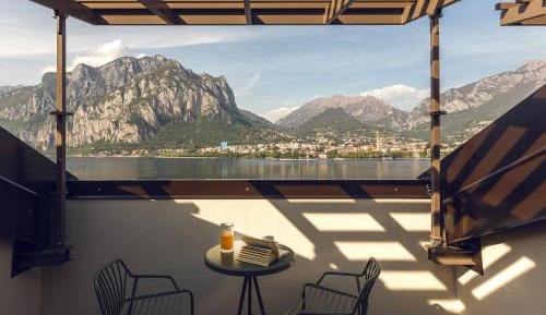 Deluxe Double Room with Lake View and Terrace 