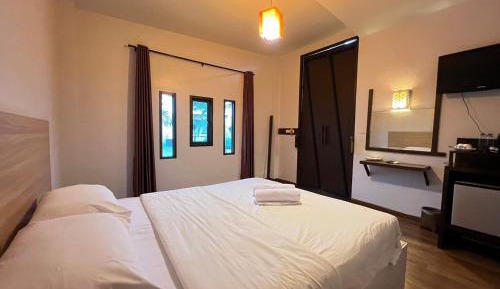 Standard Queen Room