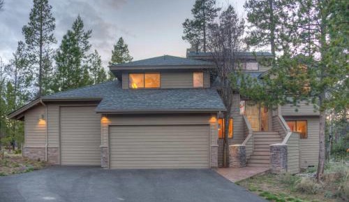 Three-Bedroom Holiday Home 