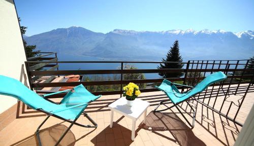 Classic Double or Twin Room with Lake View and Balcony