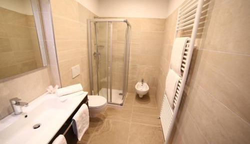 Superior Double or Twin Room with Lake View and Balcony