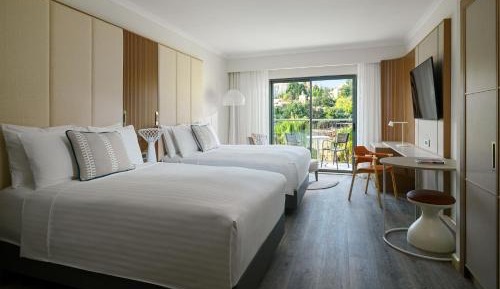 Deluxe Pool View Room, 2 Queen Beds with Balcony