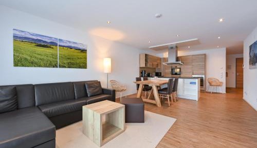 Apartment with Mountain View