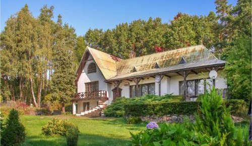 Four-Bedroom Holiday Home