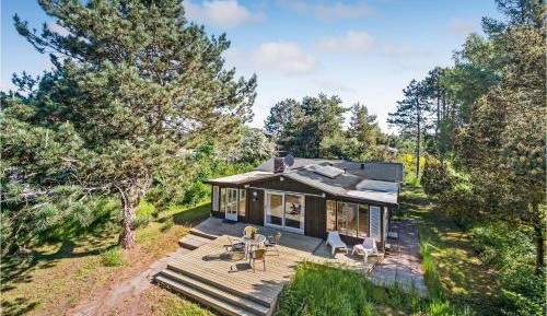 Three-Bedroom Holiday Home 